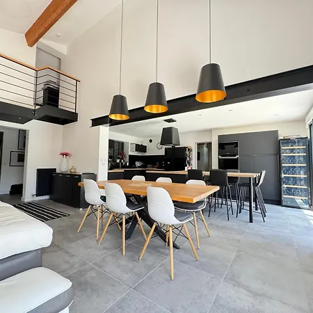 Вилла Belle Maison Avec Jacuzzi Et Piscine Chauffe Эизин