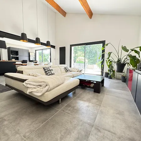 Вилла Belle Maison Avec Jacuzzi Et Piscine Chauffe Эизин