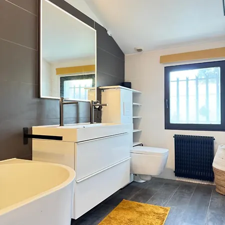 Belle Maison Avec Jacuzzi Et Piscine Chauffe Вилла