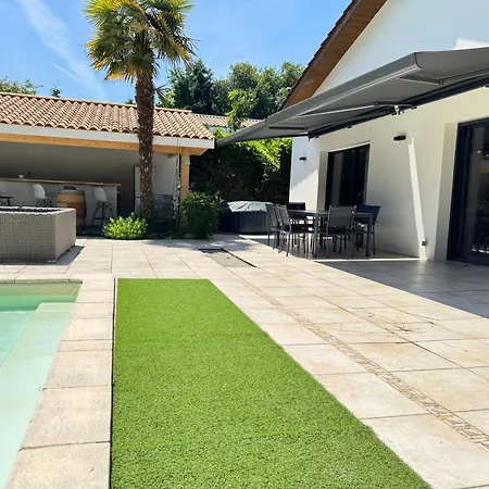 Belle Maison Avec Jacuzzi Et Piscine Chauffe Вилла Эизин
