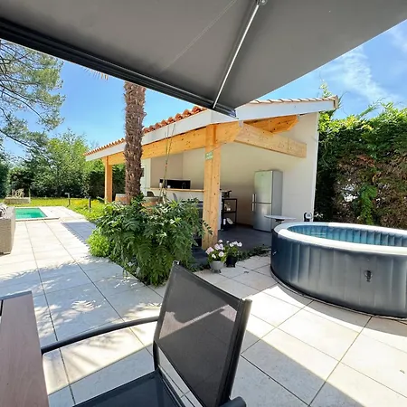 Belle Maison Avec Jacuzzi Et Piscine Chauffe Вилла Эизин
