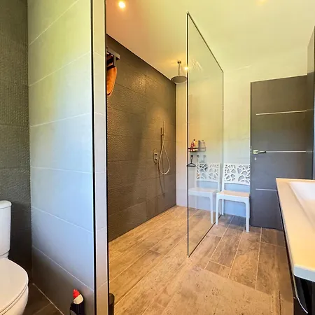 Belle Maison Avec Jacuzzi Et Piscine Chauffe * Эизин